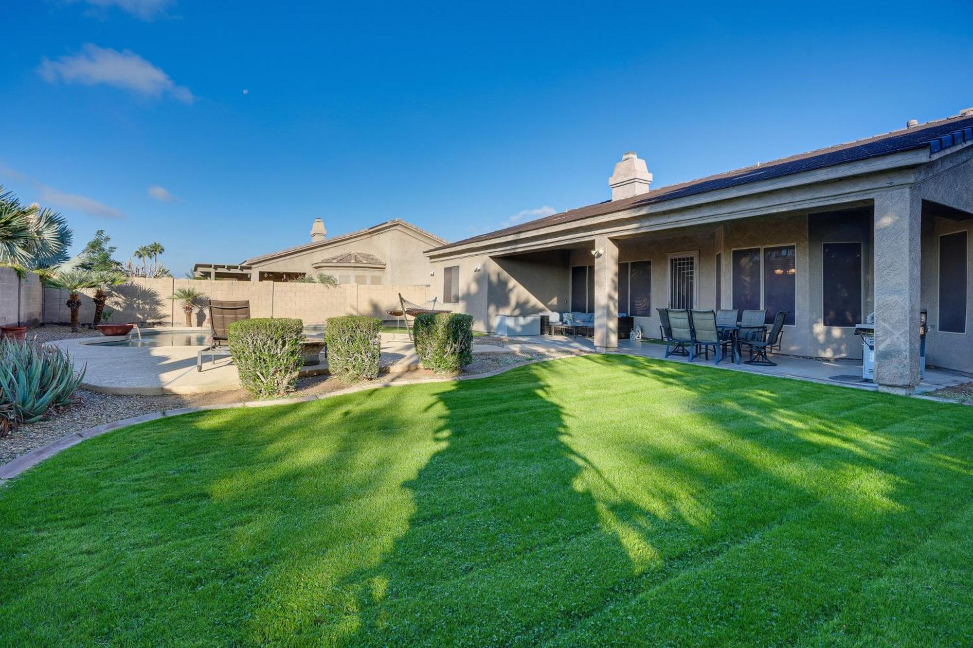 Goodyear Group Getaway With Pool And Putting Green Екстериор снимка