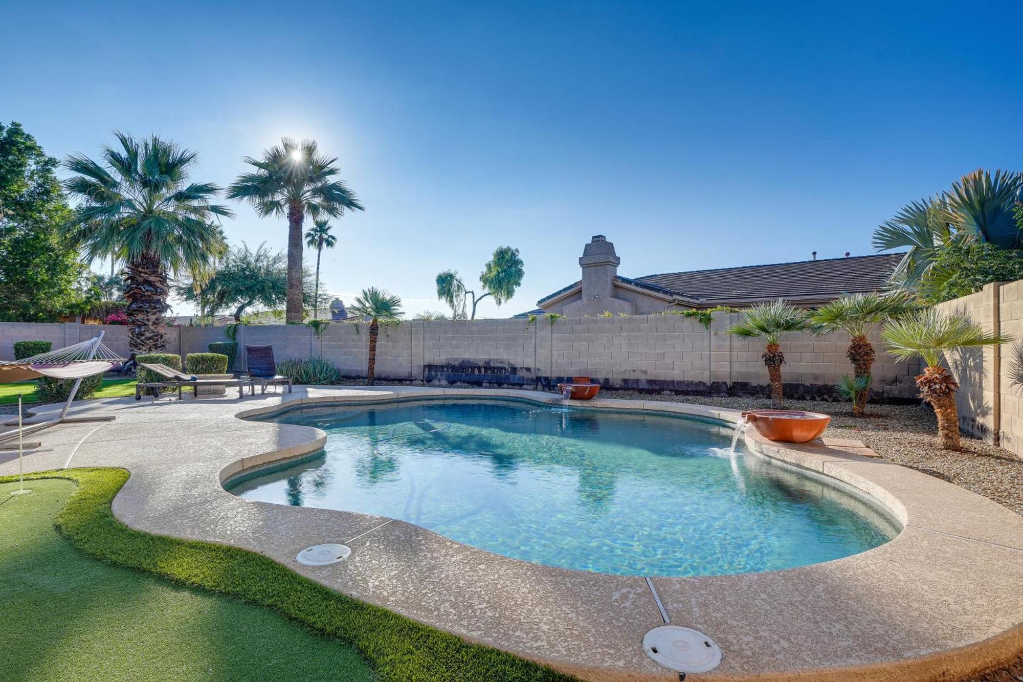 Goodyear Group Getaway With Pool And Putting Green Екстериор снимка